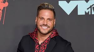 How tall is Ronnie Ortiz Magro?